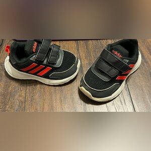 Adidas size 5 toddler tennis shoes, see description 😃